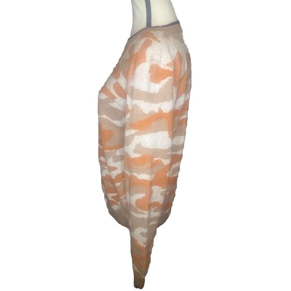 Women’s FATE Distressed ORANGE BEIGE Camo Crew Neck Pullover Sweater Sz Medium - Picture 4 of 12